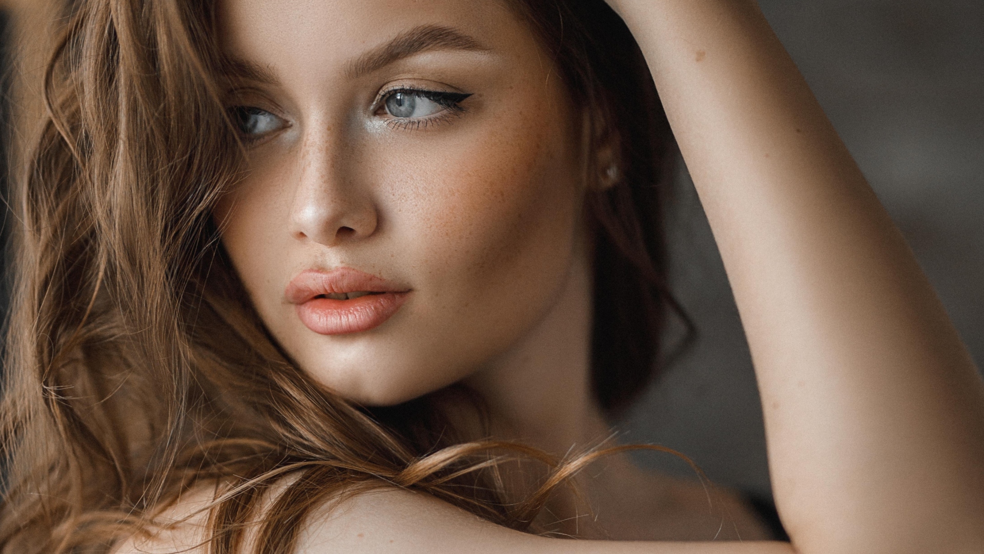 karamelovo hnedé vlasy