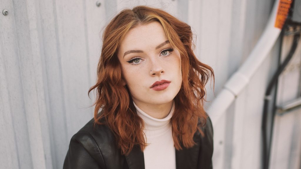 Ryšavá žena