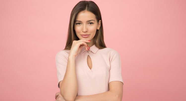 žena