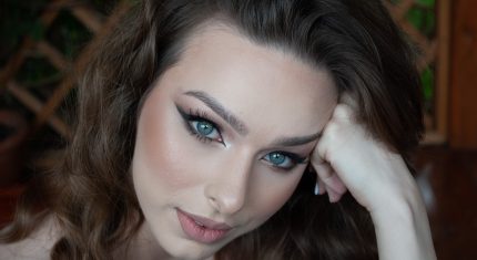 žena