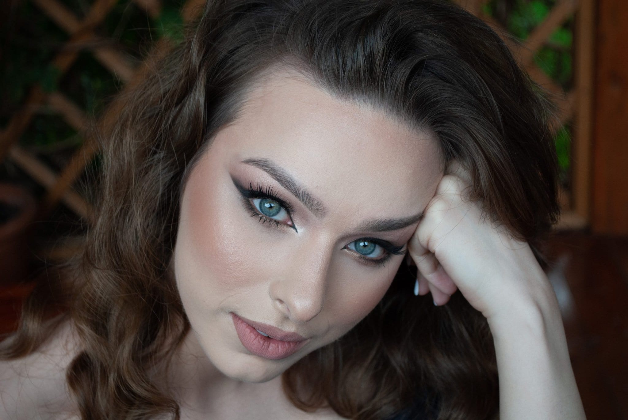 žena