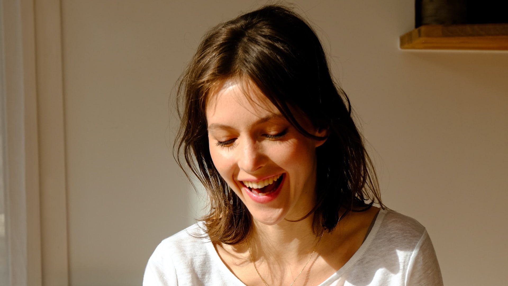 Žena sa smeje