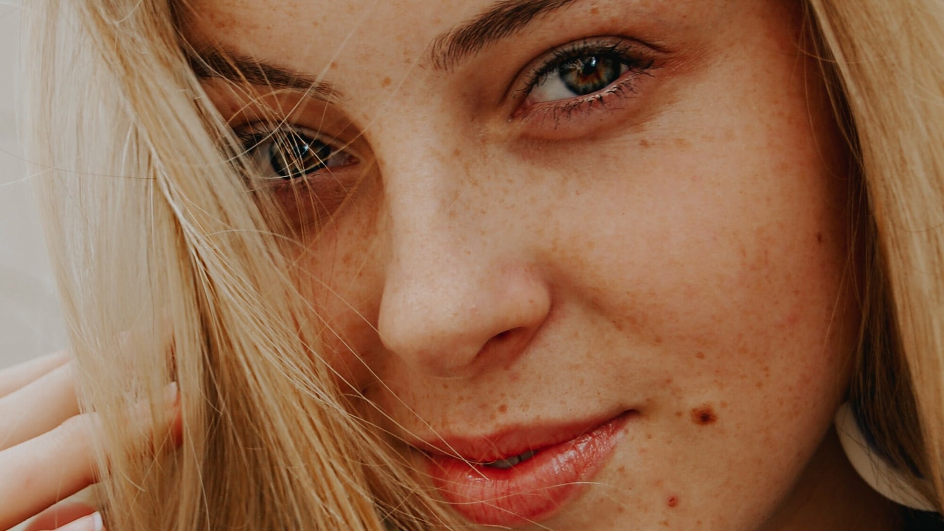 žena
