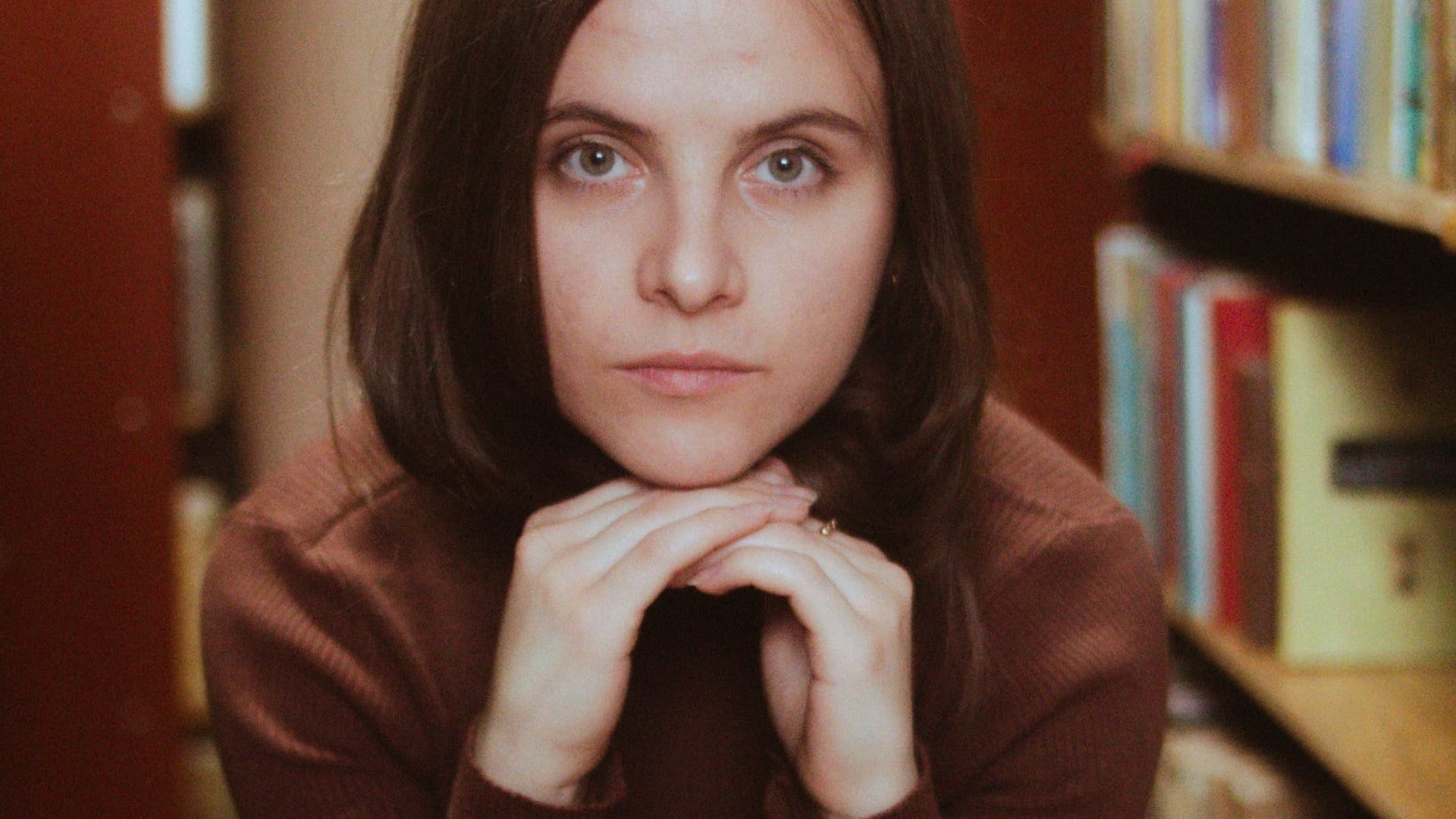 žena