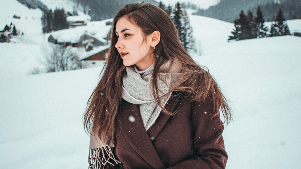 žena