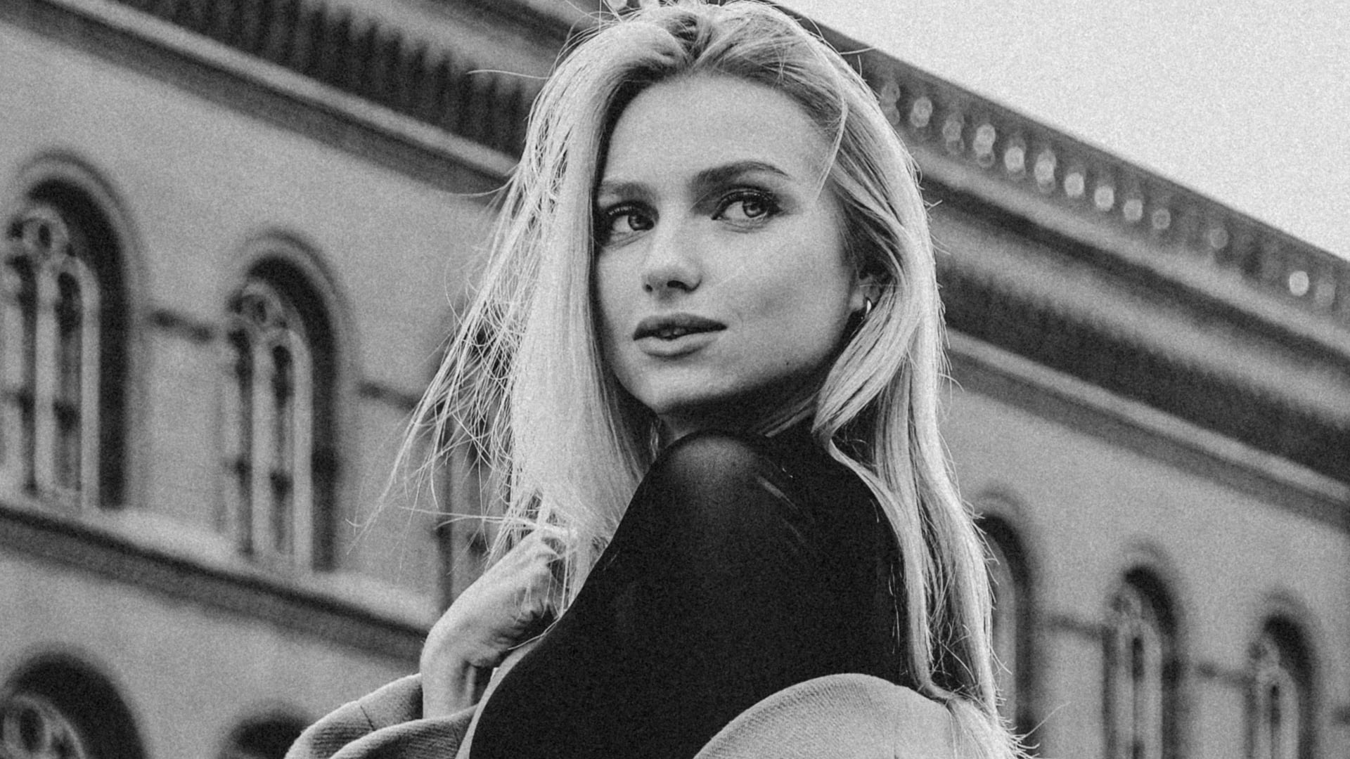 žena