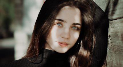 žena