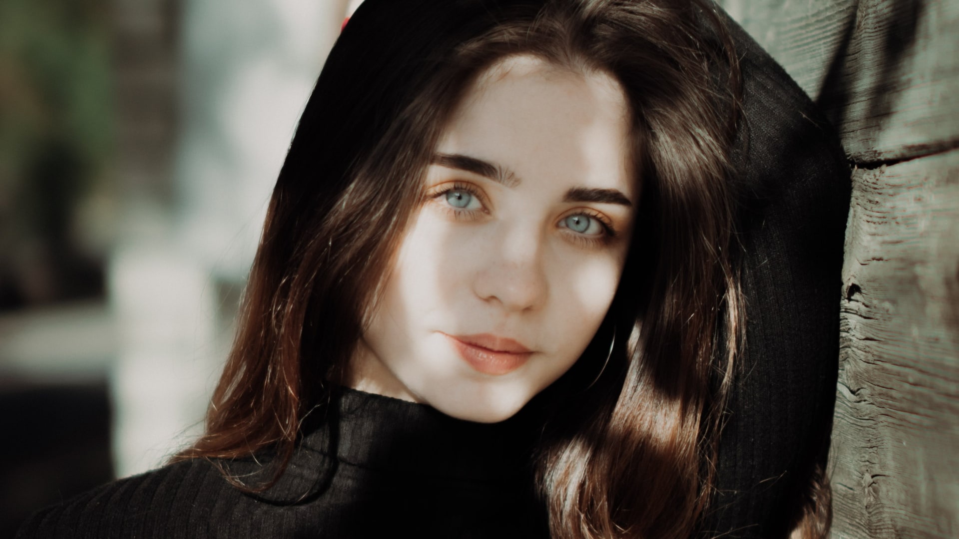 žena