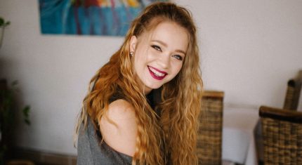 žena