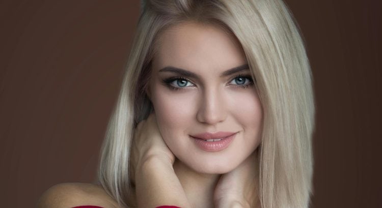 žena