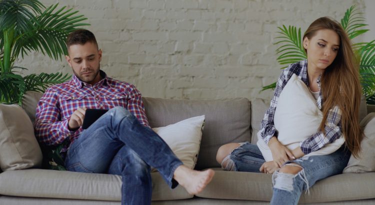 Ak spozoruješ vo vzťahu týchto 7 znakov, blíži sa rozchod