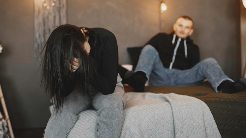 Partner a hádka, ktorá mu ubližuje