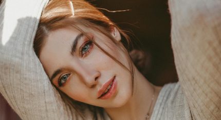 žena