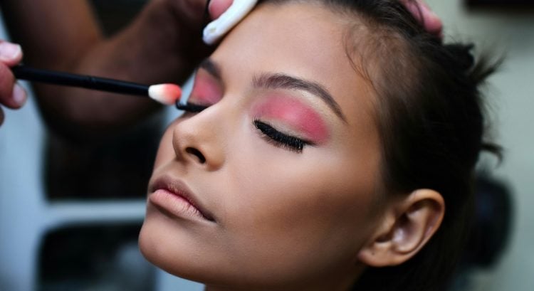 Dokonalý make-up len vďaka týmto 5 pomôckam