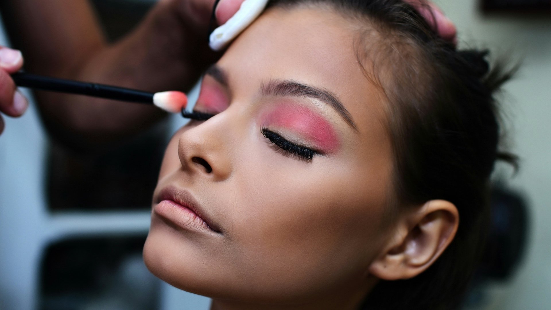 Dokonalý make-up len vďaka týmto 5 pomôckam