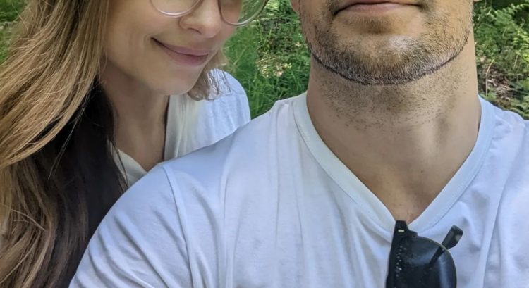 Herec Henry Cavill s partnerkou
