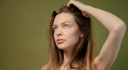 žena