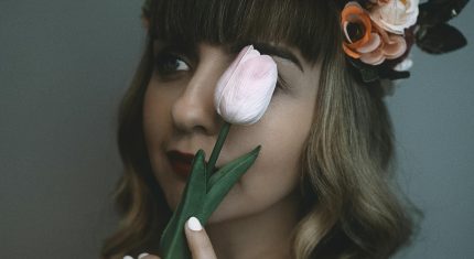 žena