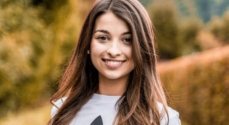 žena