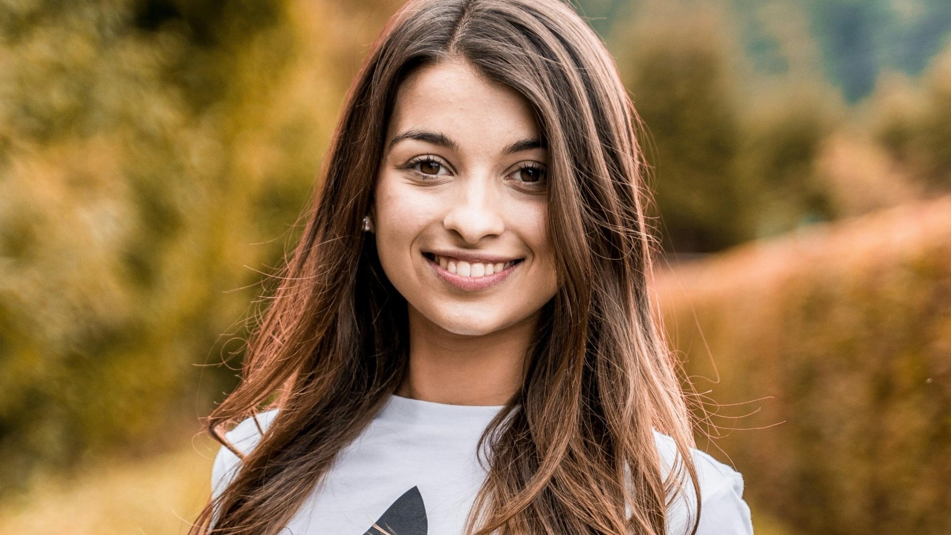 žena