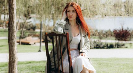 žena
