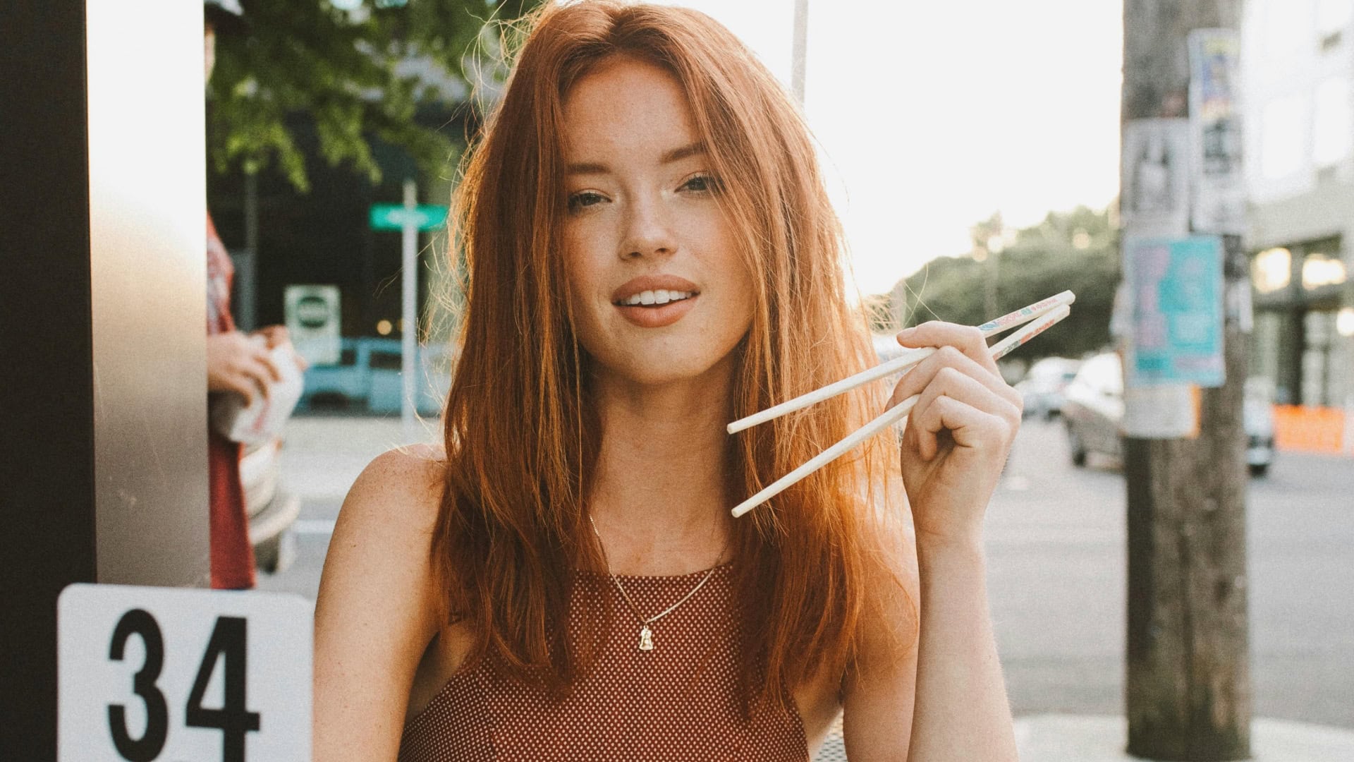 žena