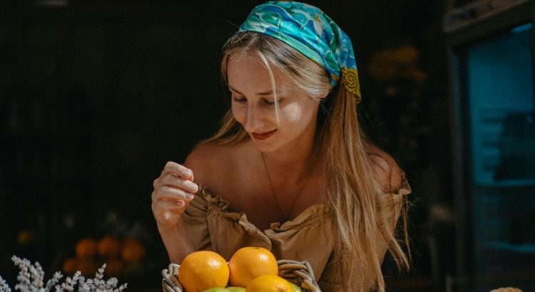 žena