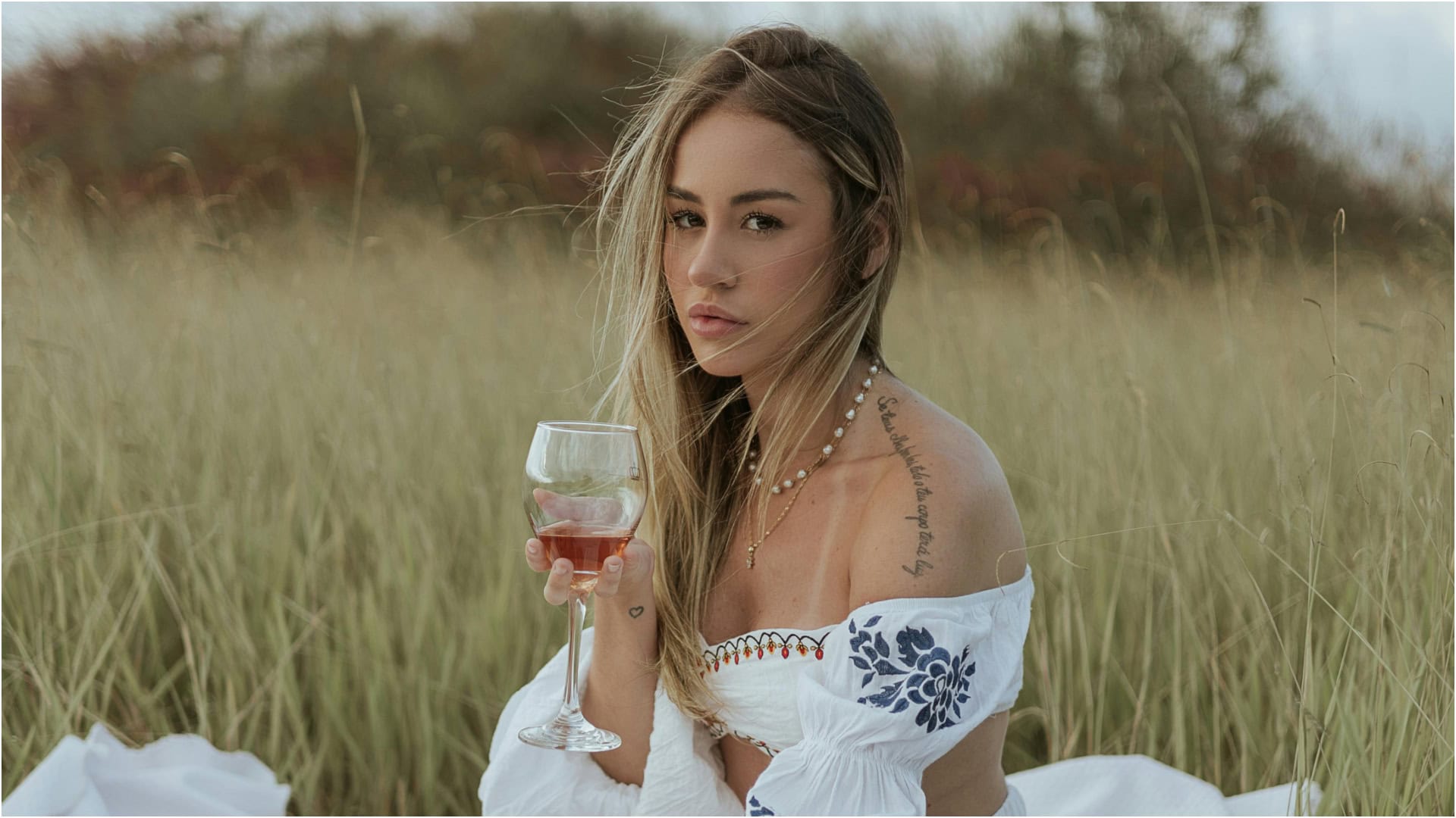 Takto v skutočnosti vyzerá tvár ženy, ktorá pije víno každý večer: Premena ťa vydesí