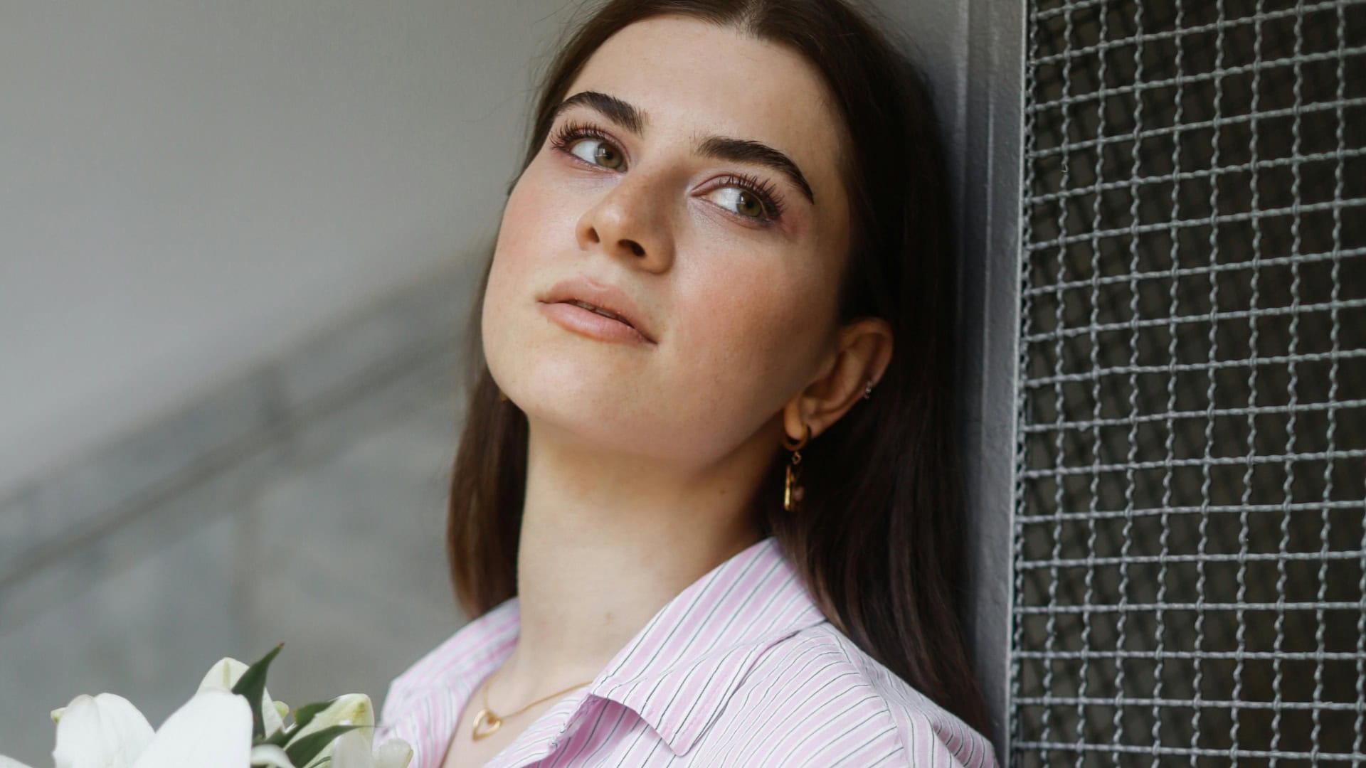 žena s kvetmi