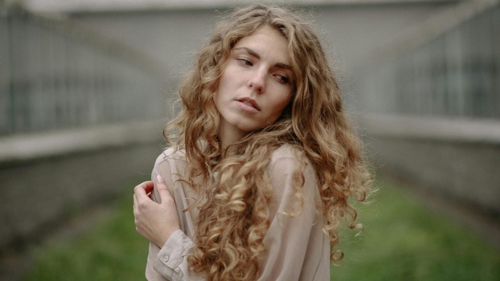 7 znakov, že si až príliš naivná