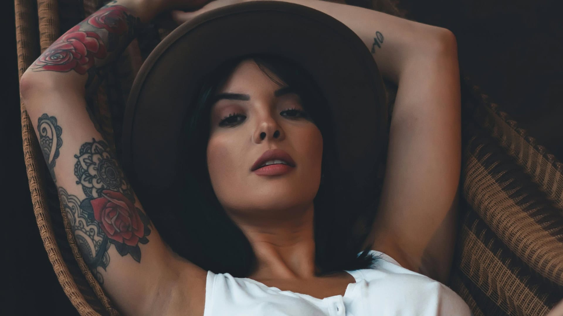 žena