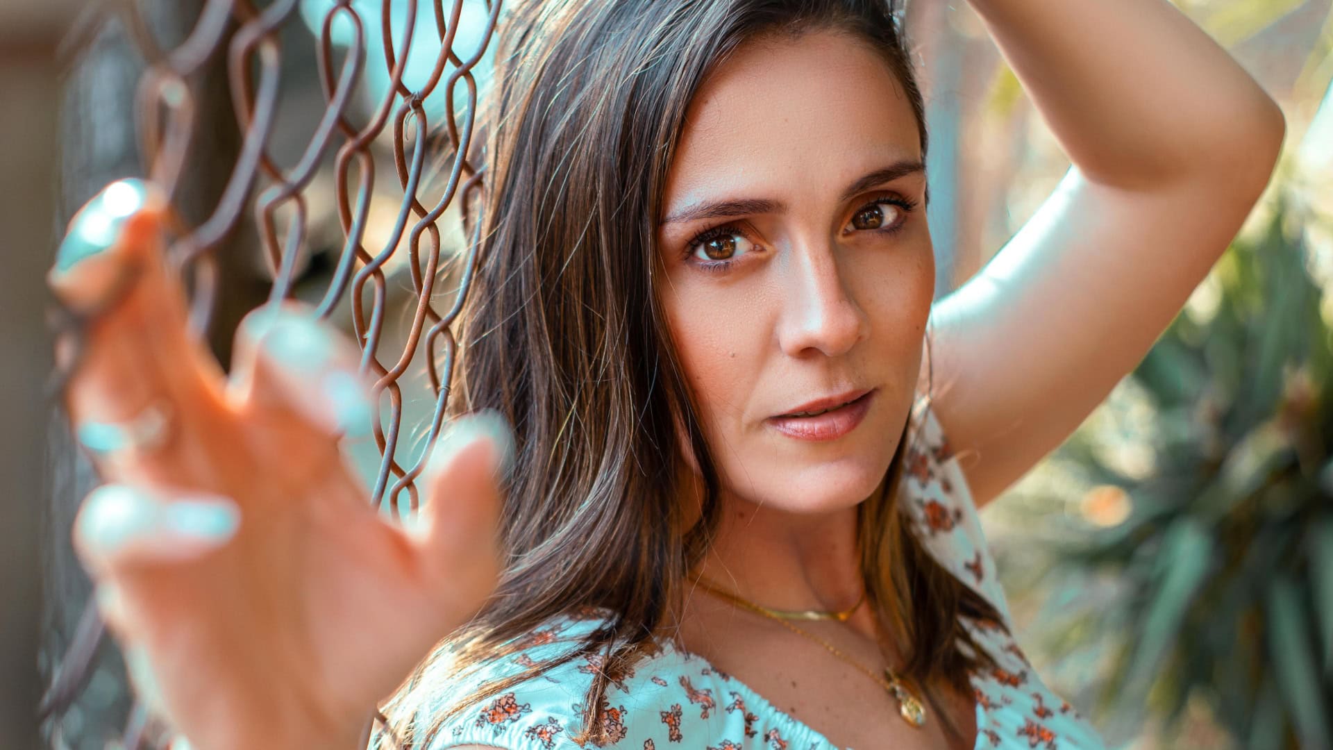 žena