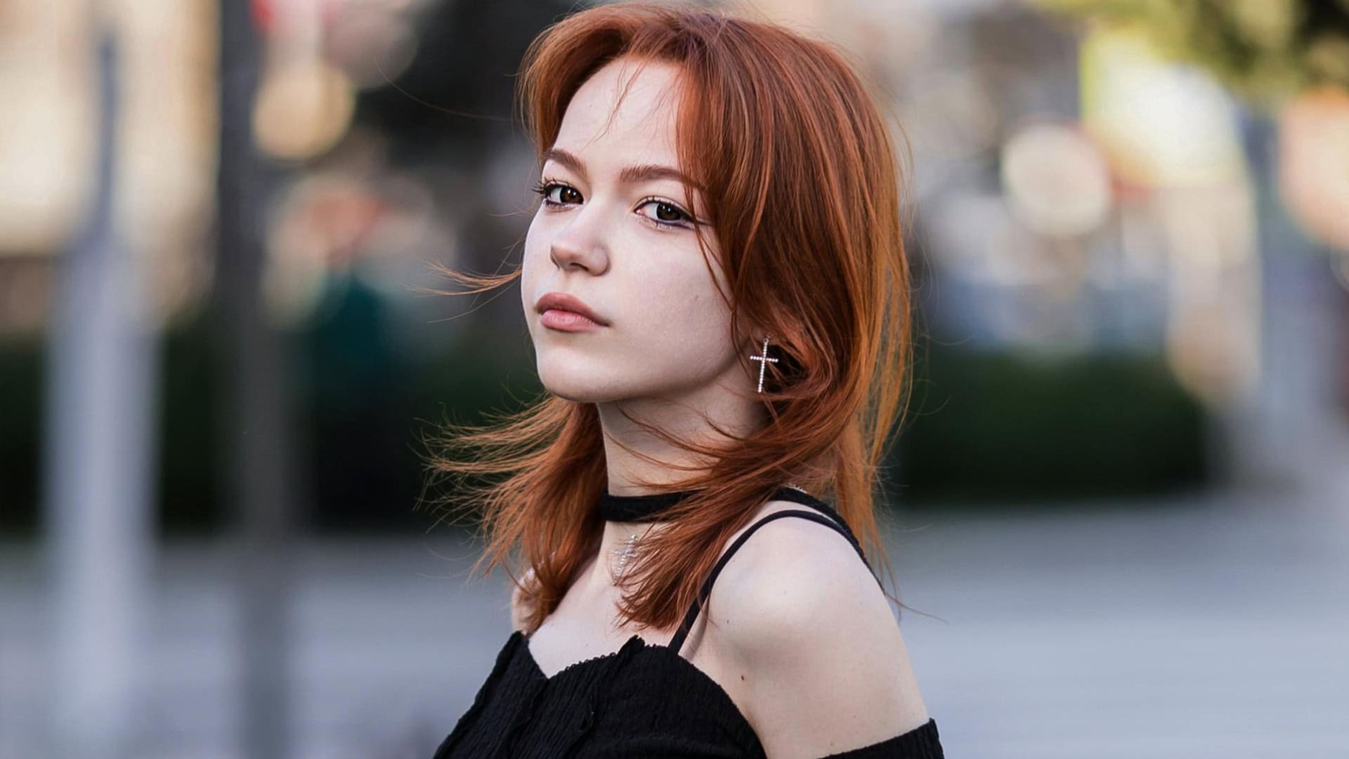 žena