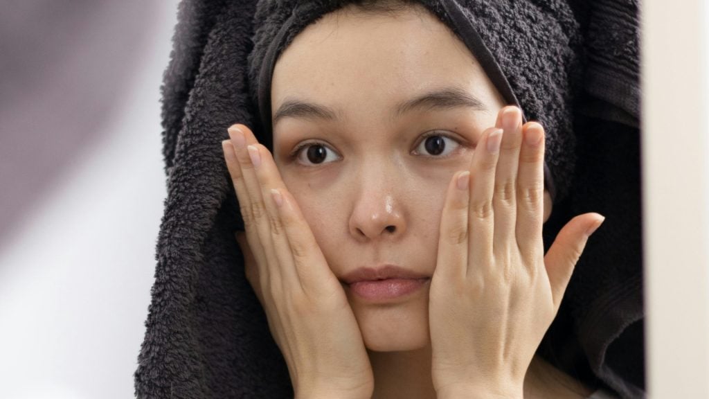 Ak patríš medzi ženy, ktoré trápi mastná pleť, dodržuj tieto pravidlá