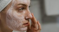 Zničíš si pleť, ak to preháňaš: 4 kozmetické produkty, ktoré treba používať s mierou