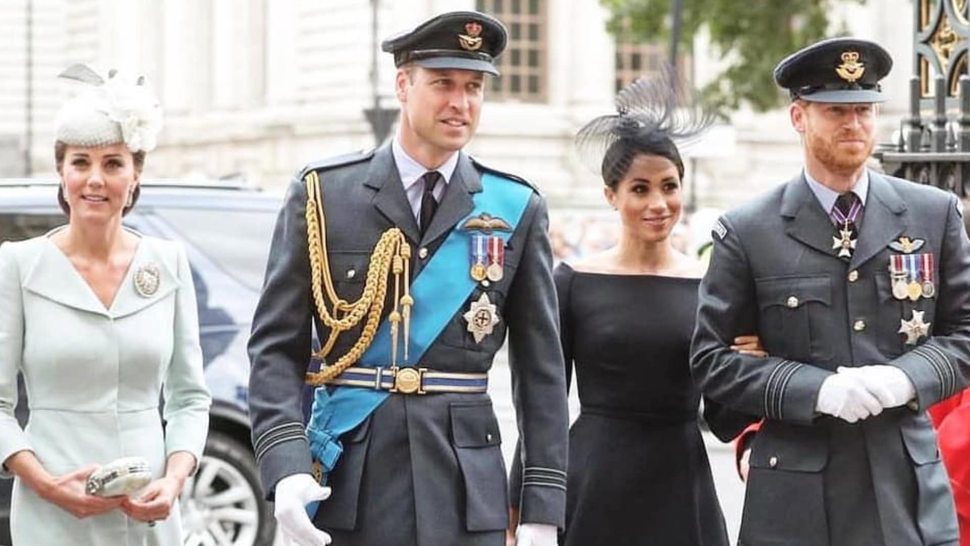 Princovia Harry a William s manželkami