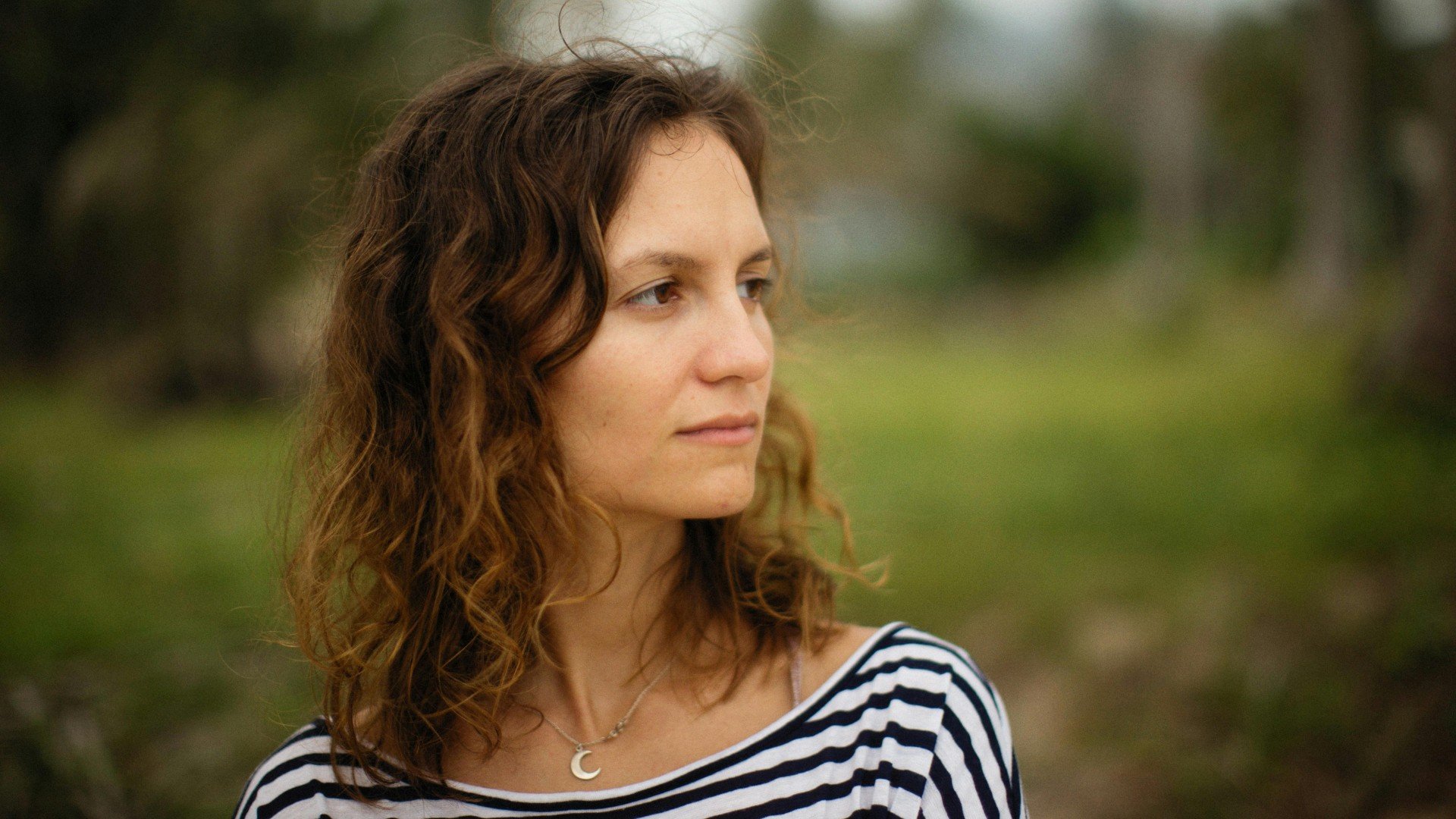 Kvôli týmto piatim maličkostiam ťa môže tvoje okolie považovať za hlúpu: Vyhni sa im