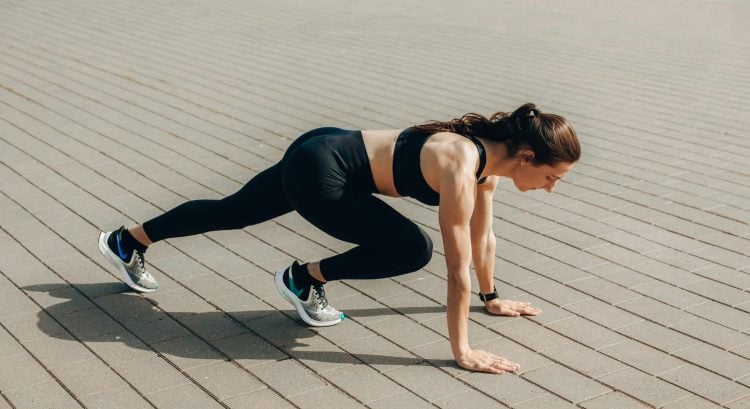 K dokonalej postave ti postačí iba 10 minút: Rýchle a efektívne ranné cvičenie