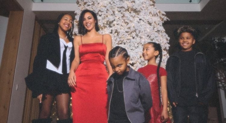 Kim Kardashian zvažuje podanie žiadosti o plnú starostlivosť o deti