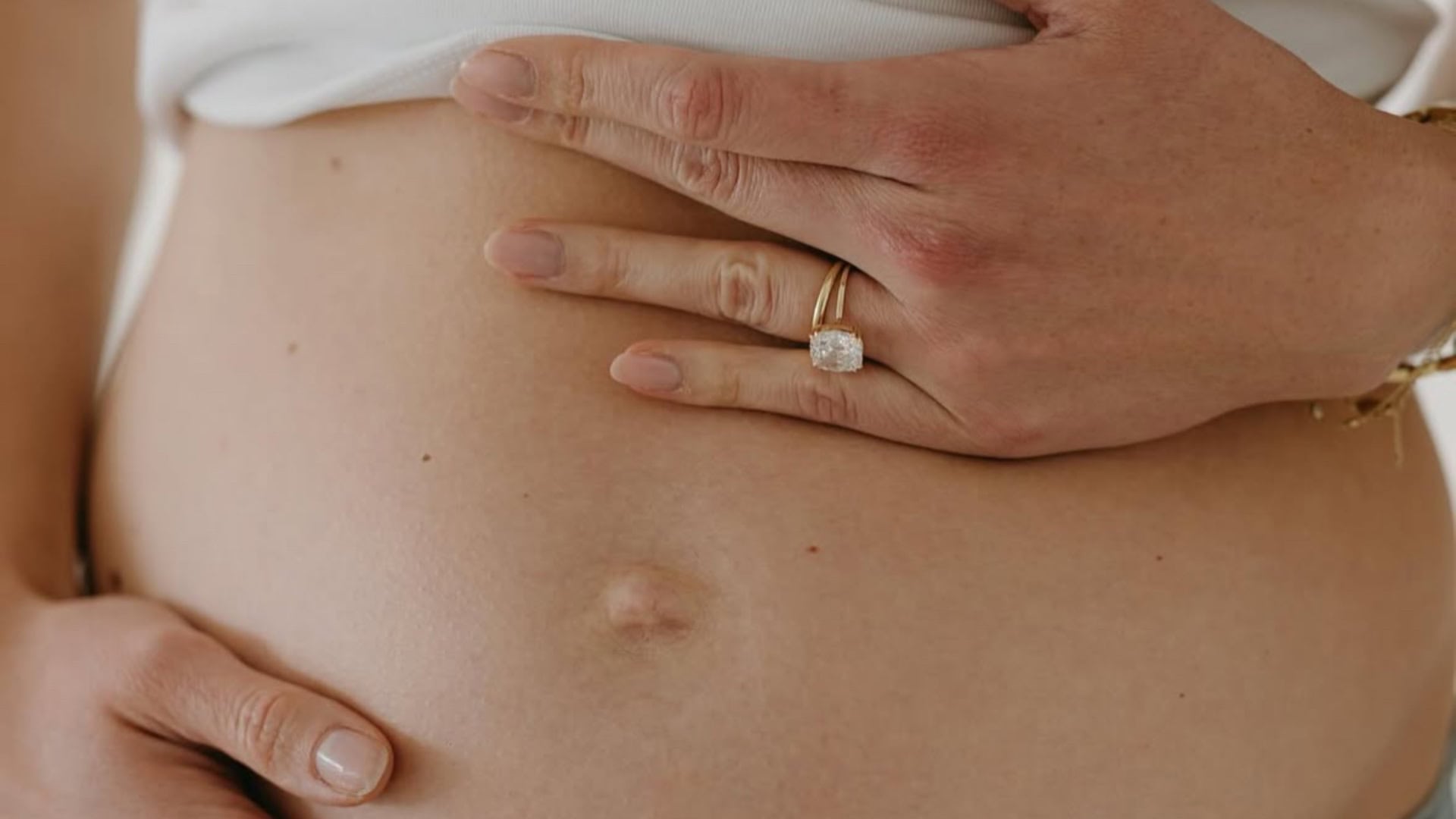 Modelka sa podelila o veľkú novinu, po tretíkrát sa stane matkou
