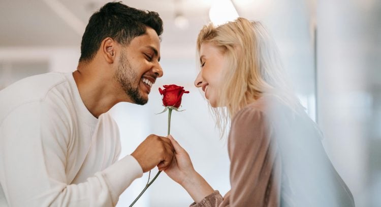 Ako flirtovať na dovolenke pri bazéne? 6 trikov, ktoré fungujú na každého chlapa