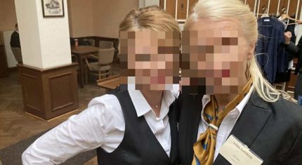 Herečka z obľúbeného dobového seriálu bude čeliť obžalobe: Údajne nazvala inú ženu le*bou