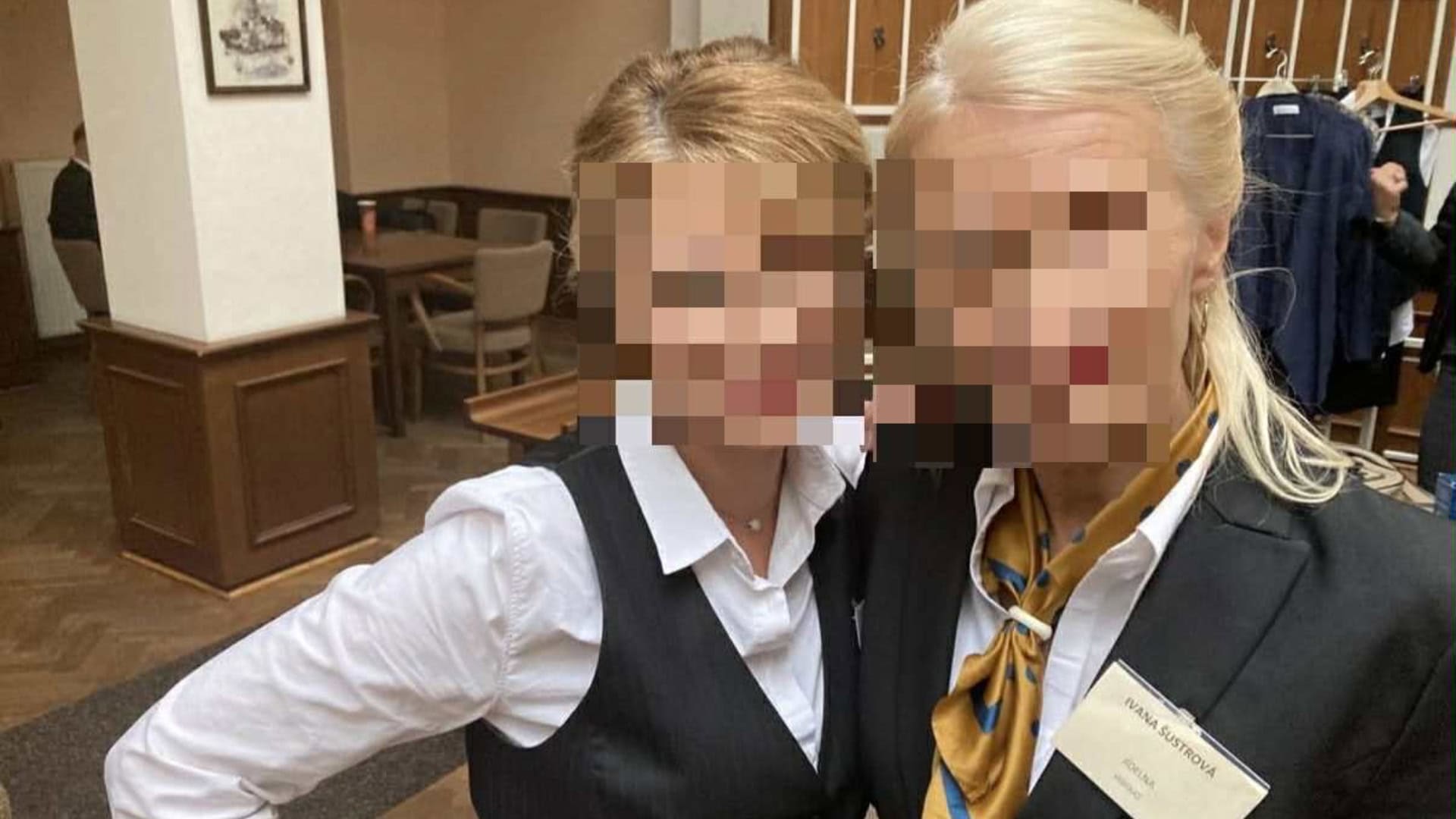 Herečka z obľúbeného dobového seriálu bude čeliť obžalobe: Údajne nazvala inú ženu le*bou