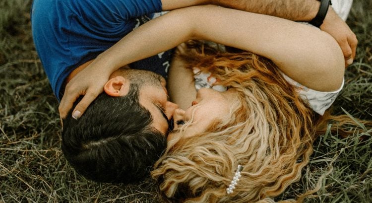 Láska alebo závislosť? 6 znakov, že si na partnerovi nezdravo závislá