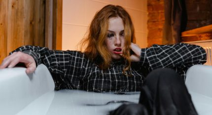 Zvonku sú milí, no zvnútra ťa vyčerpajú? 7 znakov, že ti vysávajú život