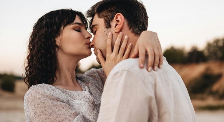 Chceš vzťah, no podvedome sa mu vyhýbaš? Týchto 7 signálov ťa odhalí