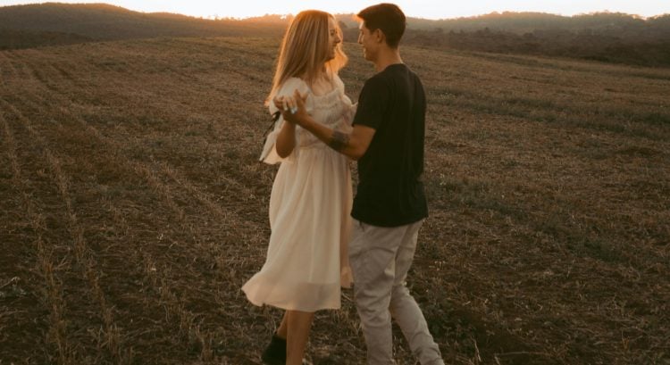 Prečo sa ex vždy ozýva práve vtedy, keď si šťastná s niekým novým? Toto je 5 dôvodov