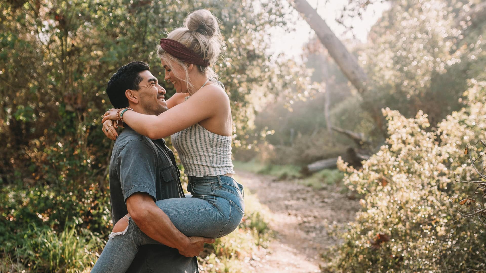 Love bombing: 7 dôvodov, prečo je to nebezpečné, aj keď pôsobí ako rozprávka