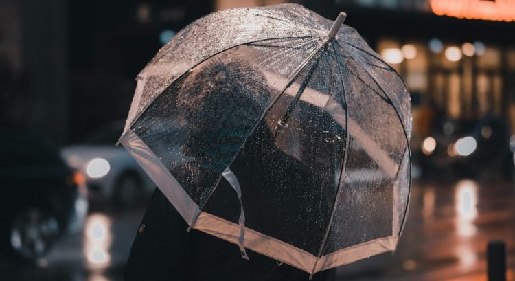 Nudné daždivé popoludnie nemusí byť stratené. Objav 5 spôsobov, ako si spríjemniť deň, nabrať energiu a premeniť melanchóliu na radosť.