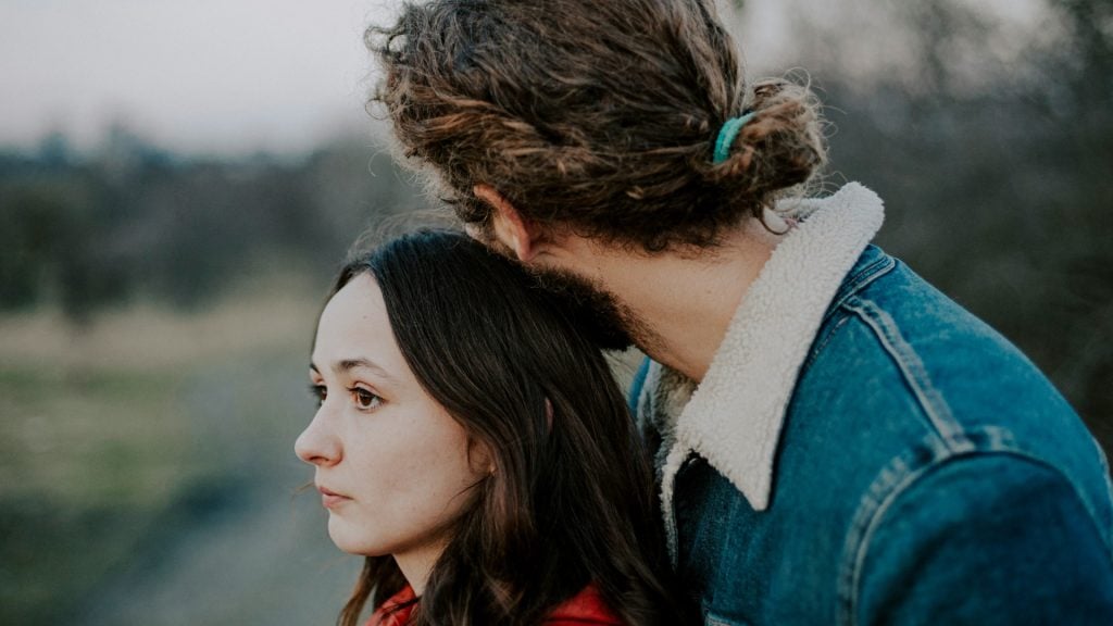 Pozerá sa tvoj partner na iné ženy? Toto by si mala urobiť